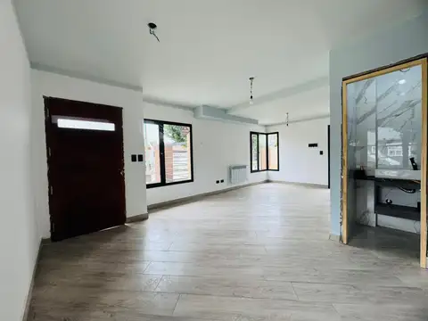 Casa 4 ambientes con 3 baños