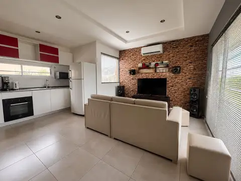 CASA EN VENTA DOS DORMITORIOS - MELCHOR ROMERO