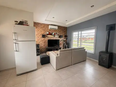 Casa en Venta con 3 cocheras
