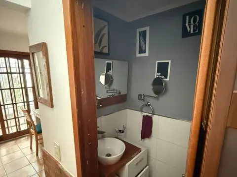 Casa 4 ambientes con 2 baños