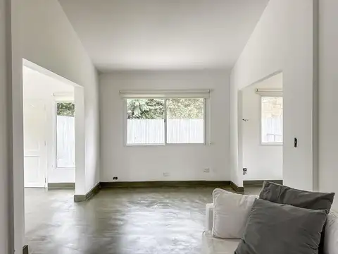 CASA EN VENTA EN PILAR VILLAGE, RECICLADA, UNA PLANTA, 3 DORMITORIOS, QUINCHO.