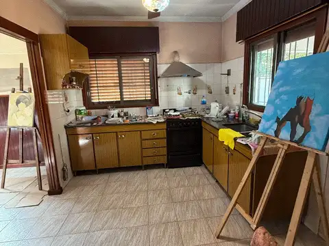 Casa 3 ambientes, con altillo (3er hab) a terminar, monoambiente al fondo