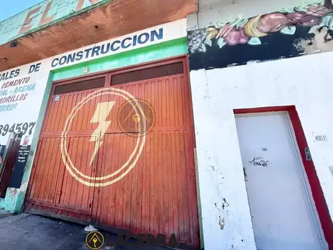 Galpón mas 2 lotes a metros de Av Marquez- Salida a 3 calles-
