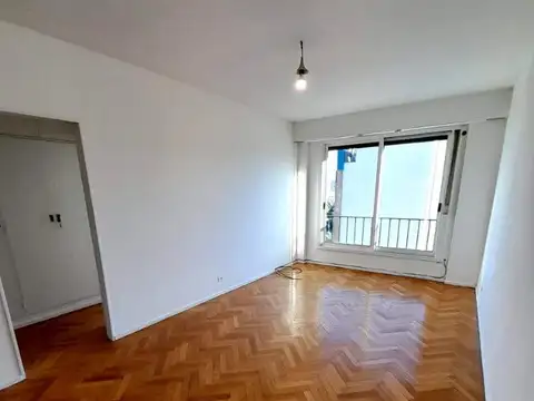 EXCELENTE DEPTO.9 DE JULIO-LUZ-COCINA-CONEXIÓN LAVARROPA