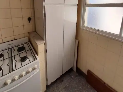 EXCELENTE DEPTO.9 DE JULIO-LUZ-COCINA-CONEXIÓN LAVARROPA
