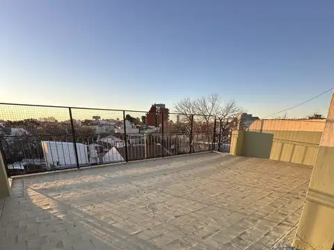 PISO  3 AMB. 2 PISO POR ESCALERA AL FRENTE CON BALCON Y CON UN PISO MAS TERRAZA  AMPLIA