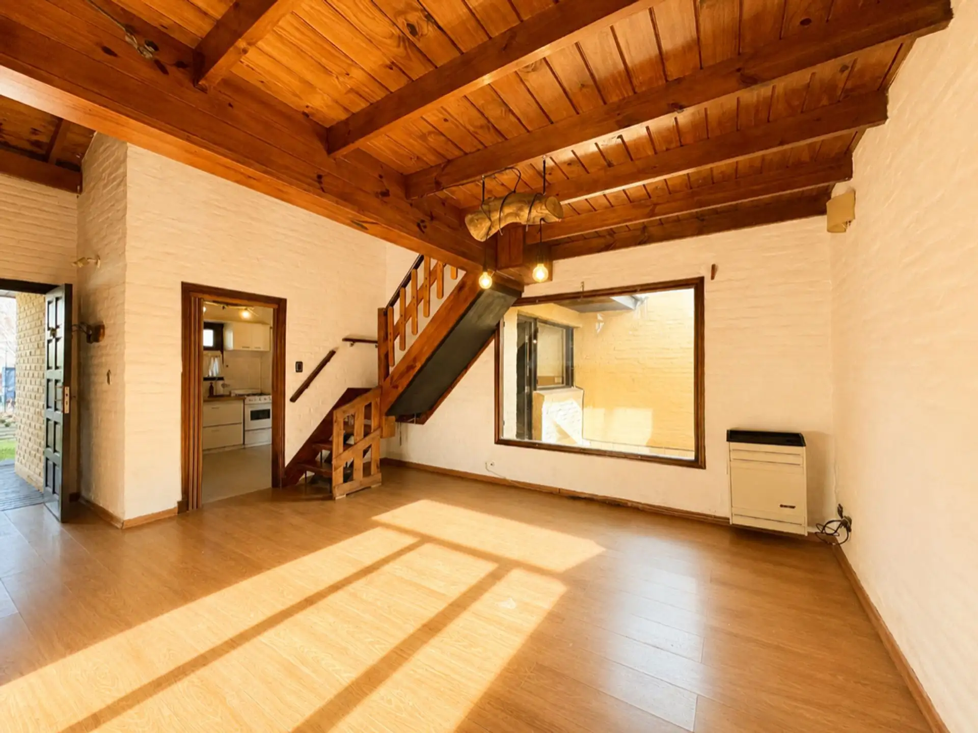 Venta casa 3 ambientes con gran parque y garage