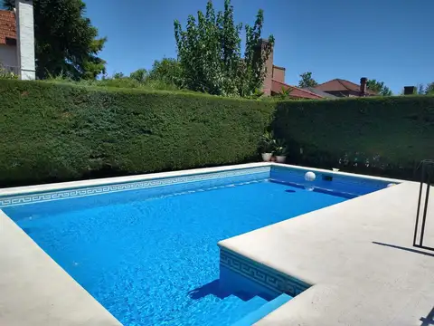 Casa en venta y alquiler anual en Country Banco Provincia