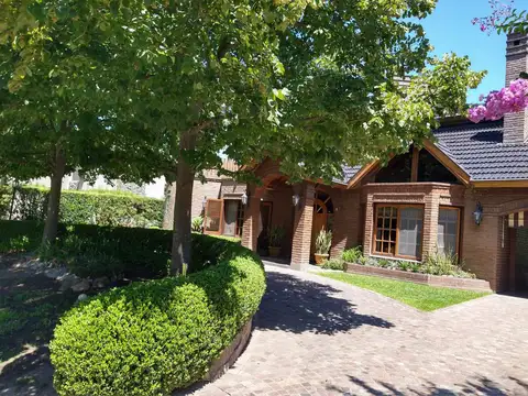 Casa en venta y alquiler anual en Country Banco Provincia