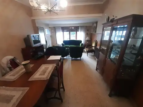 Chalet 5 ambientes con ph al fdo.