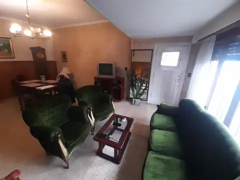 Casa 7 ambientes con 5 baños