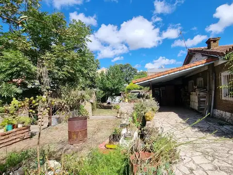Casa en Venta con 3 cocheras