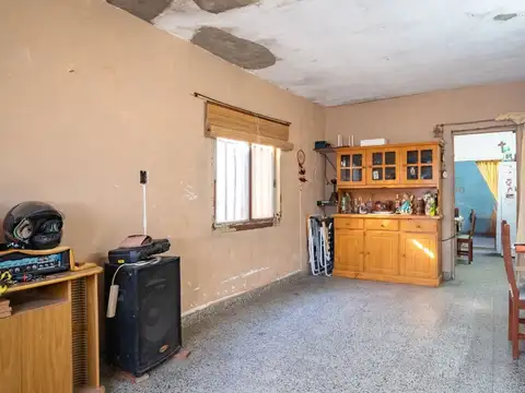 Casa 10 ambientes con 2 baños