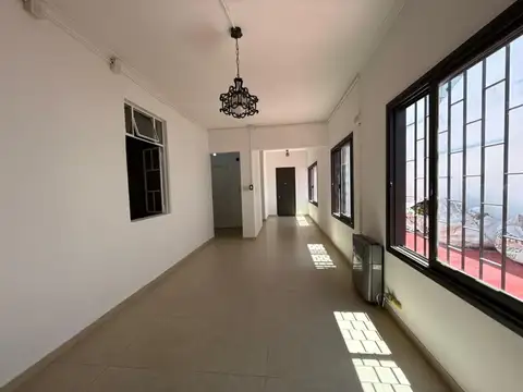 Casa de 3 dormitorios CON PARQUE EN VENTA