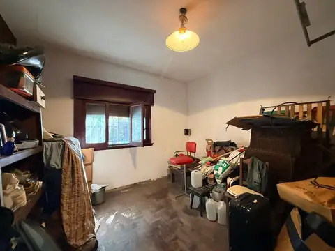 Casa a Refaccionar bien ubicada