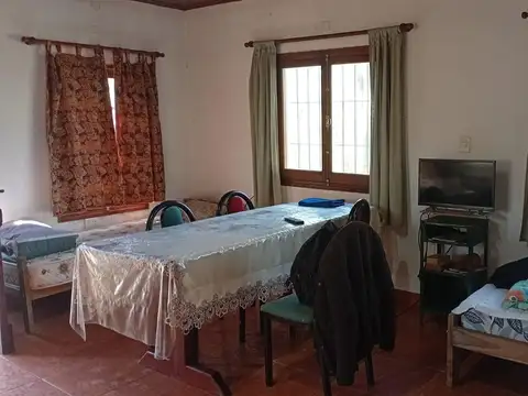 Casa 4 ambientes con 2 baños
