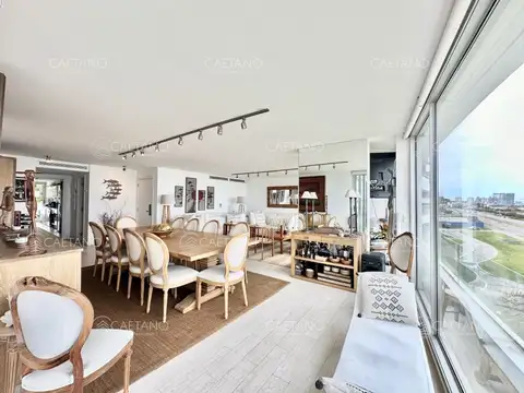 Departamento en Venta en Playa Mansa, USD 1.600.000