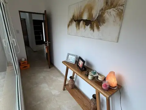Casa 8 ambientes con 2 baños