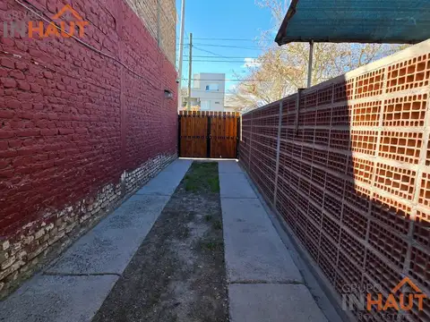 Casa 5 ambientes con 1 baño