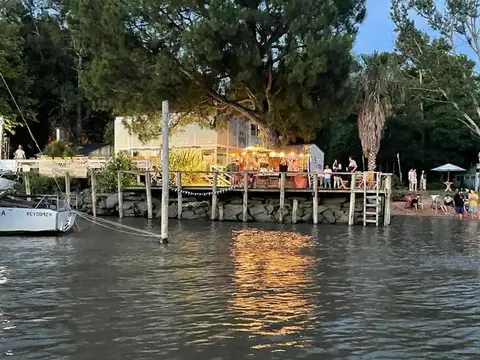 Rio San Antonio N° 105 Y Arroyo Leiva 105