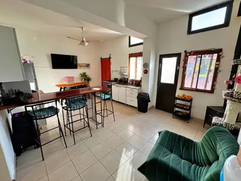 Casa 4 ambientes con 2 baños