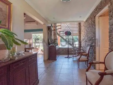 VENTA CASA 4 AMBIENTES CON PILETA Y GALERIA SAN PATRICIO