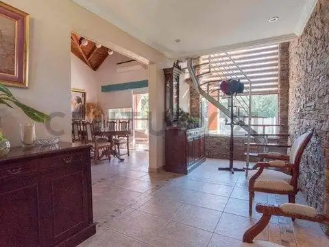 Lorenzini 4900, Piso 0