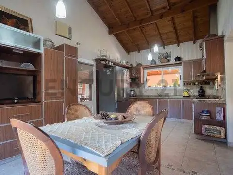 Lorenzini 4900, Piso 0