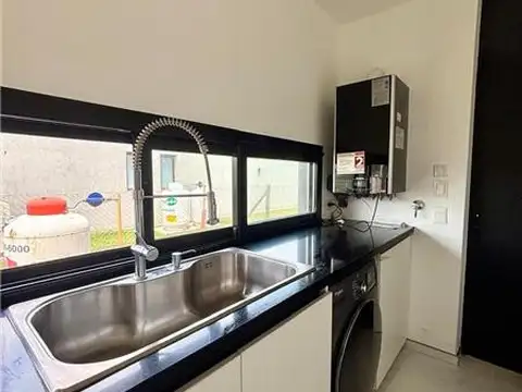 Casa en Alquiler Temporal con 2 cocheras