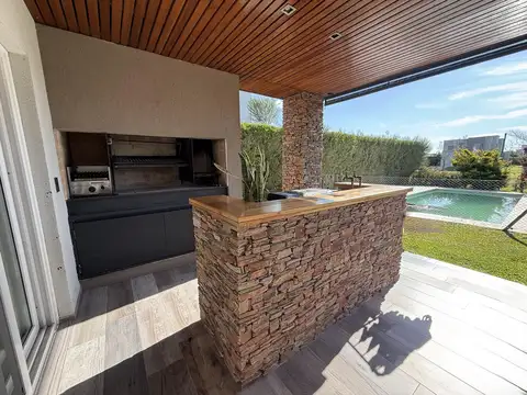 Casa 5 ambientes con 2 baños
