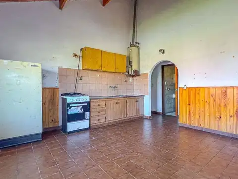 Casa 6 ambientes con 2 baños