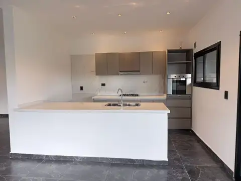 Casa en Venta en Presidente Derqui, USD 199.900