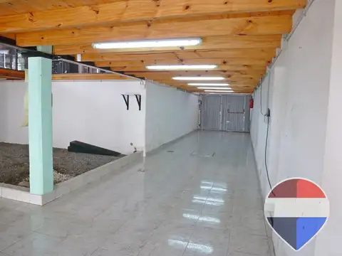 VENTA LOCAL + Depto Coch DEPOSITO  Parque PILETA