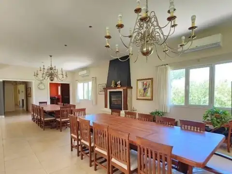 Casa en Venta con 2 cocheras
