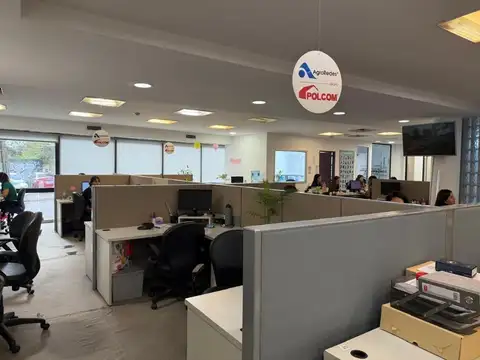 Oficina en Alquiler con 4 cocheras