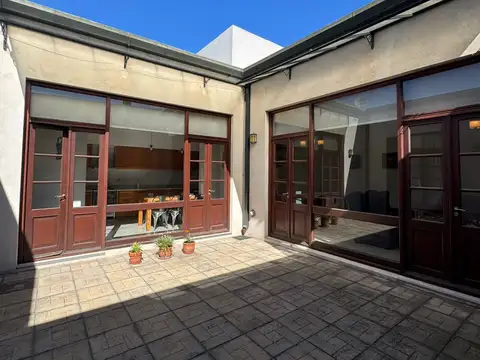 Casa 6 ambientes con 2 baños