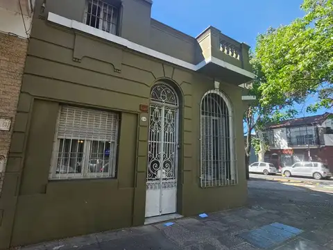 VENTA CASA 4 AMBIENTES PATERNAL TERRAZA PROPIA