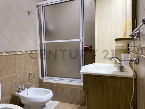 VENTA CASA 3 AMBIENTES CON QUINCHO Y JARDIN AMPLIO EN LANUS OESTE