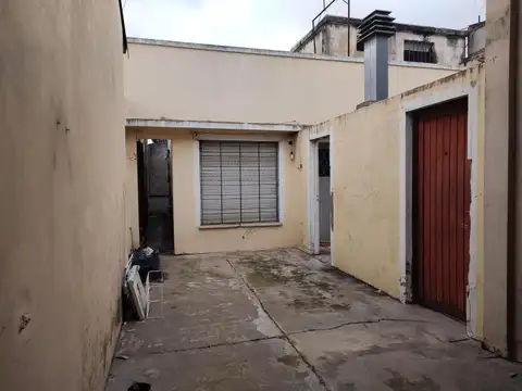 Venta Ph 2 ambientes a refaccionar en Moron
