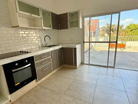 4 ambientes con patio y terraza IMPECABLE