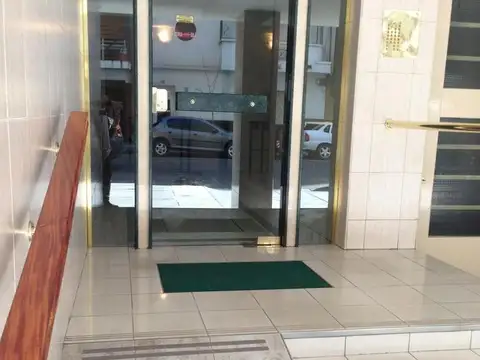 HERMOSO CONTRAFRENTE CON BALCON CORRIDO