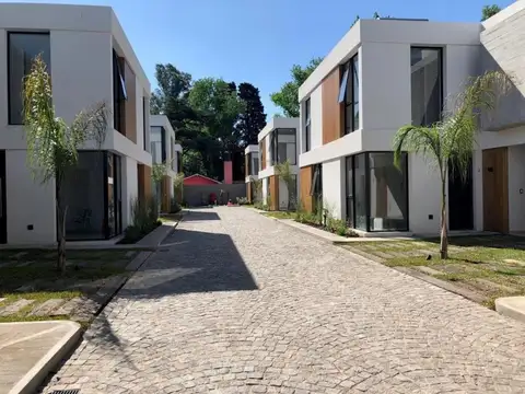 Casa en Venta en Barrio Parque Leloir, USD 220.000