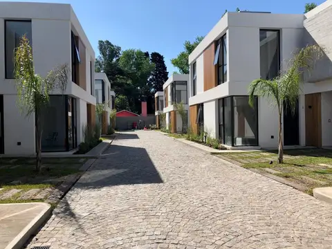 Casa en Venta en Barrio Parque Leloir, USD 220.000