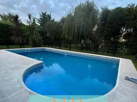 Casa en Venta con 2 cocheras