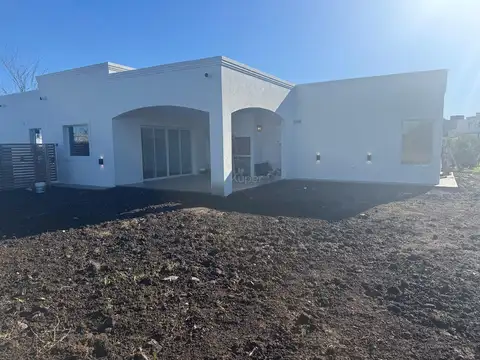 Casa  en Venta en San Ramón, Pilar del Este, Pilar