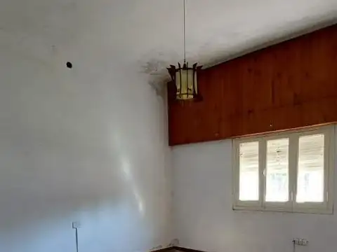 ANDINO. AMPLIA CASA. PILETA. SARMIENTO 510.