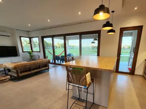 Casa 4 ambientes con 3 baños