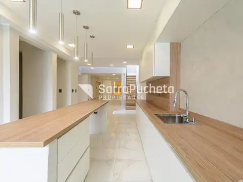 Venta casa 4 ambientes en Ramos Mejía sur.