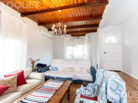 Casa en Venta con 3 cocheras