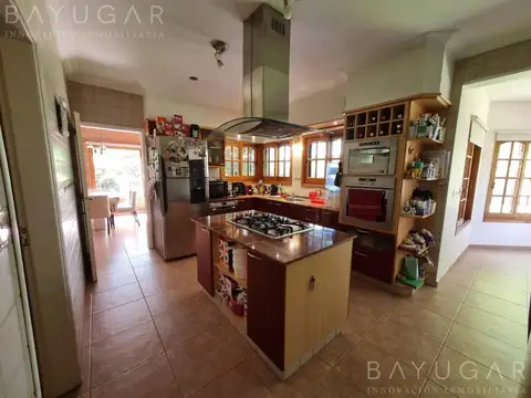Casa en Venta con 6 cocheras